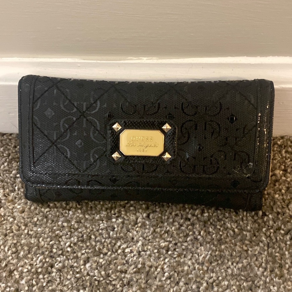 Black Guess wallet. Excelllent condition. Some coin residue in coin pocket